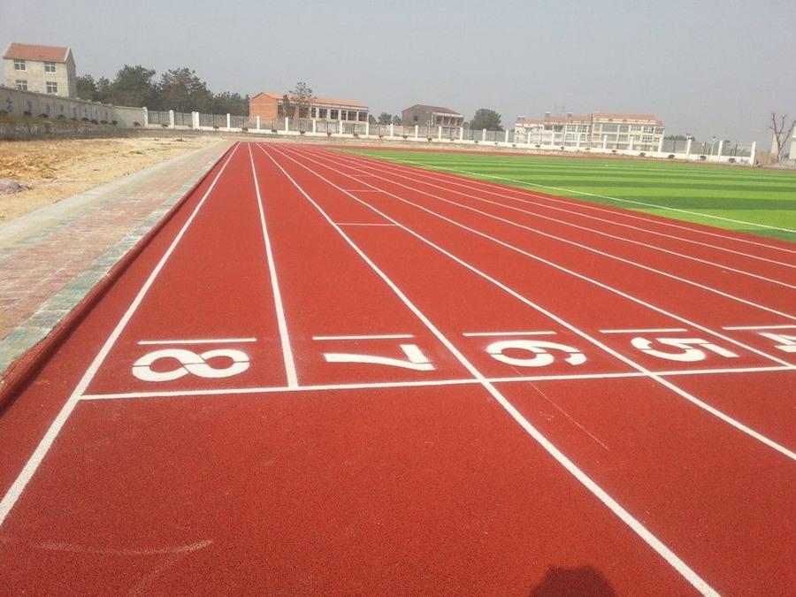 戶外塑膠跑道材料的施工的基本方案是什么？